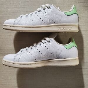 Adidas Stan Smith women's tennis shoe sz 7.5